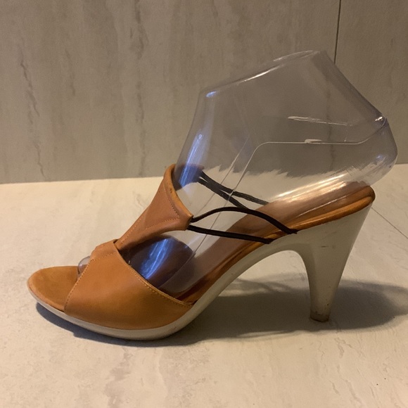 Robert Clergerie Women's Taupe Leather Slip On Heeled Sandals Size 6.5 - Picture 8 of 15